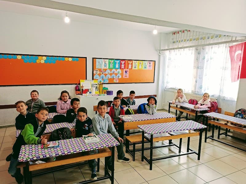 Küçücek Cumhuriyet İlkokulu ve Ortaokulu logosu